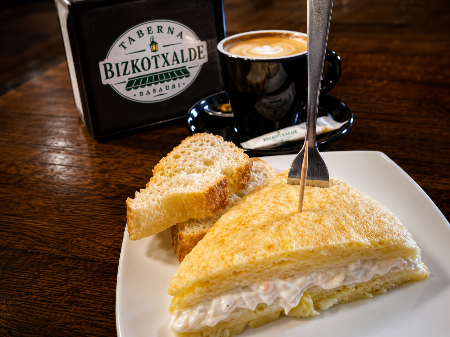 Pintxo de tortilla y café